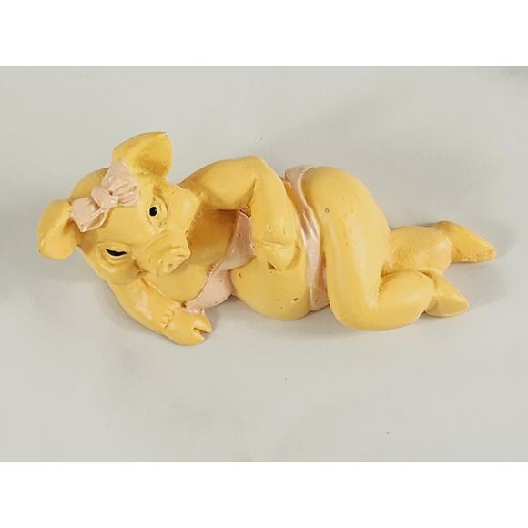 Bikini Pig On The Beach Figurine Piglet Piggy 3 1/4" Resin 90s Pig Lover Vintage - Picture 9 of 12